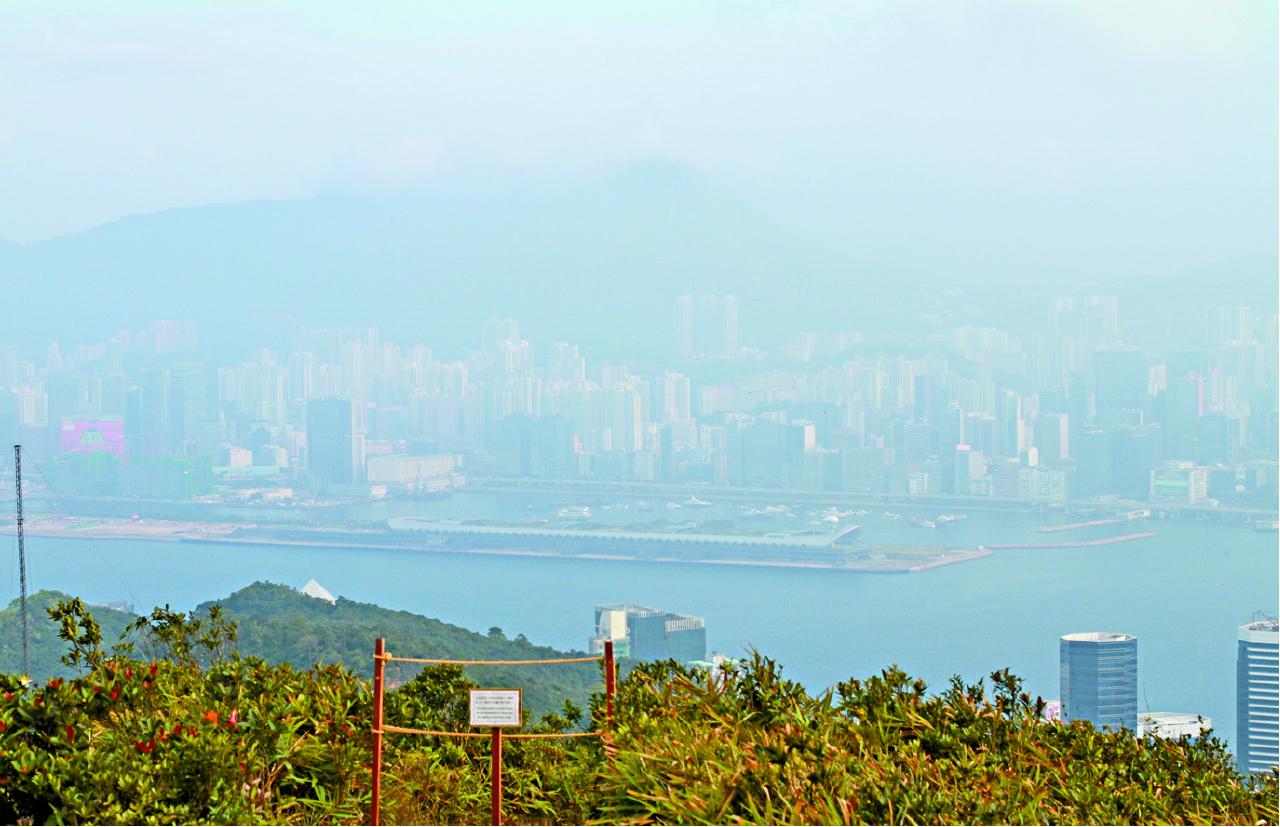 小馬山上的維港美景。