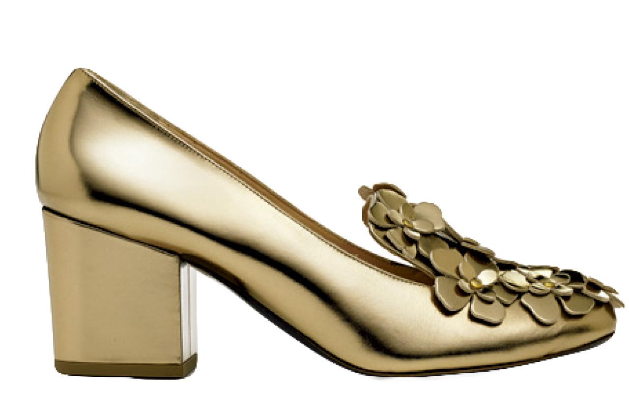 4.金色高踭鞋以方跟設計,外形優雅,過年後亦是一對易配襯的春裝上班鞋。($3,995,ANTEPRIMA)
