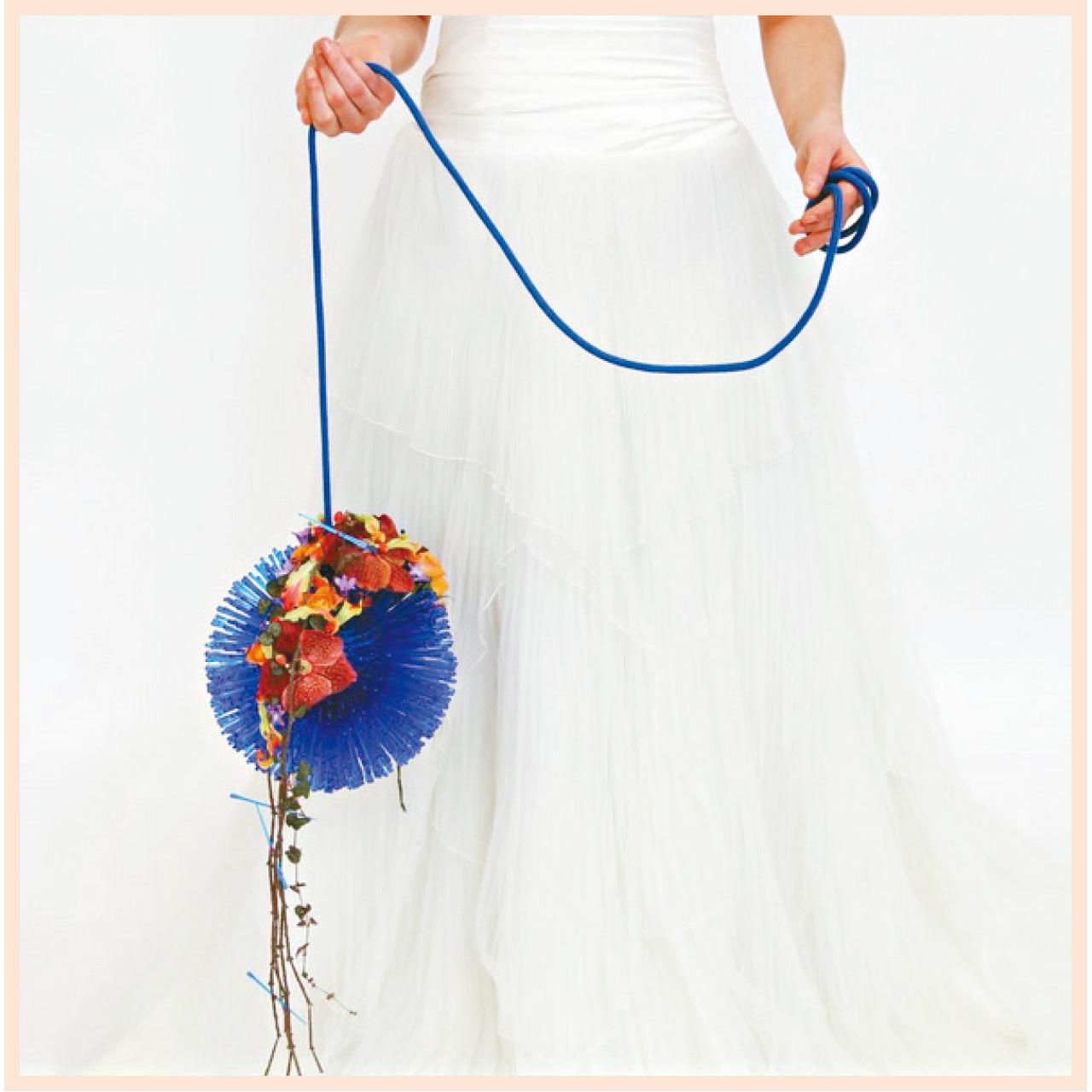 Alex一反傳統,以繽紛的色彩和不同物料設計出形態不一的婚禮花球,鮮明而突出,令新娘喜出望外。