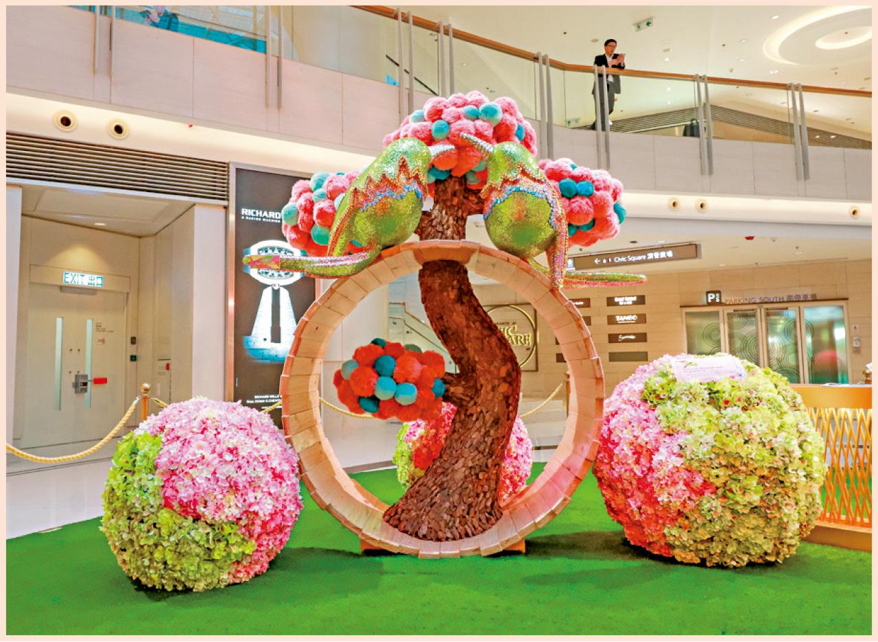 木:樹幹和鳥兒帶來春色。