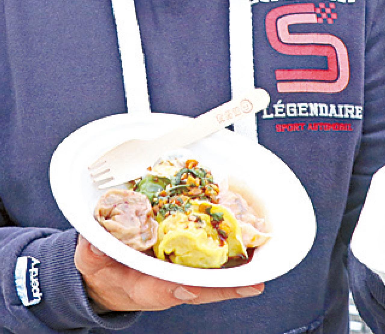五色餃子售40元6粒。