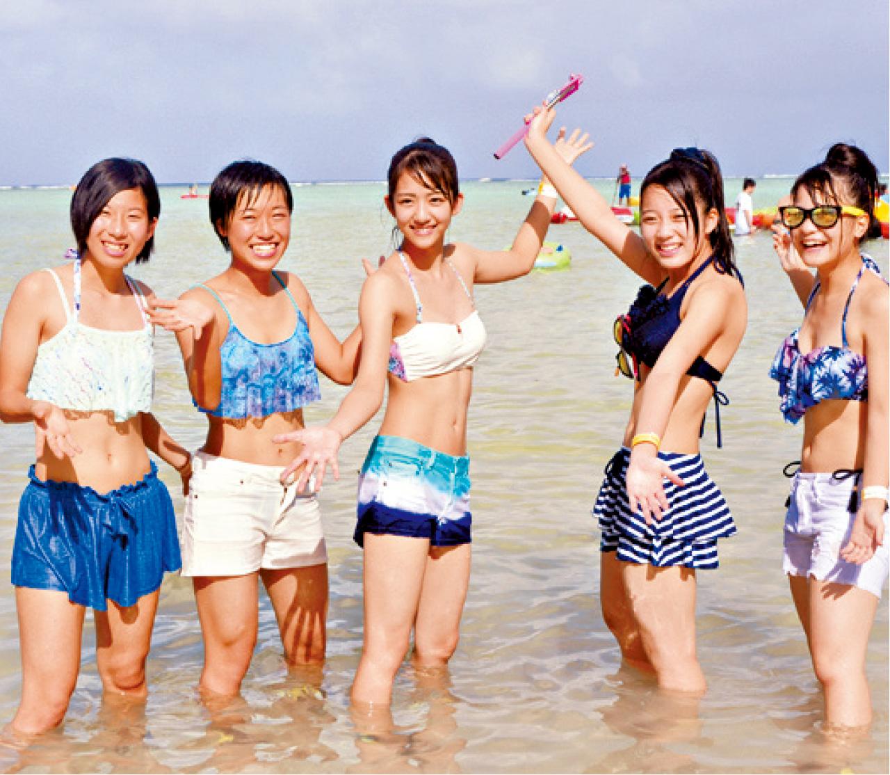 美少女來個合照,青春當然要留倩影。