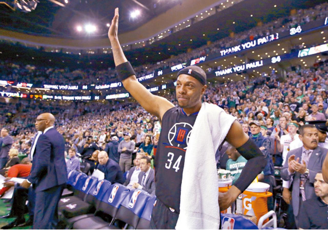 現場播放致敬影片,皮亞斯揮手致謝。