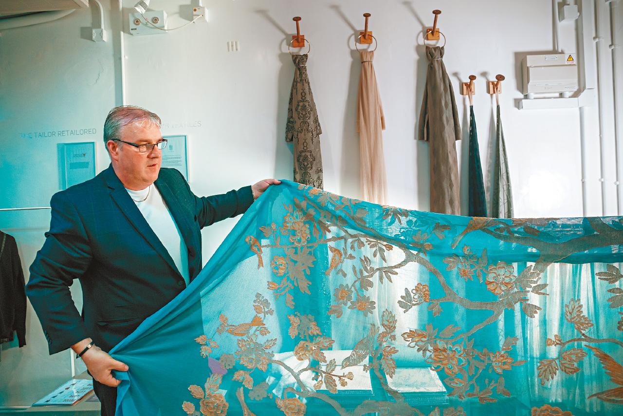 MYB Textiles負責人Scott Davidson指,鳥語花香的Scottish Leno Gauze weave:Paradiso是近年大熱的款式。