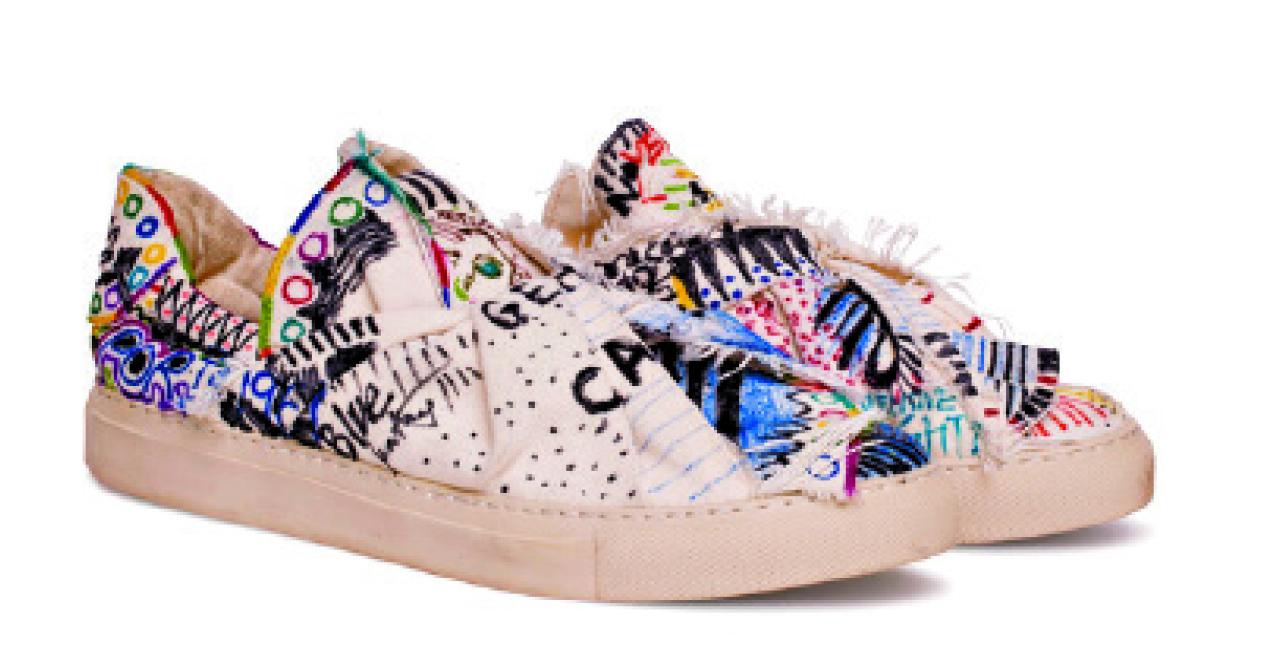 Bee Sneakers今季加入條紋及塗鴉圖案。各$6,600