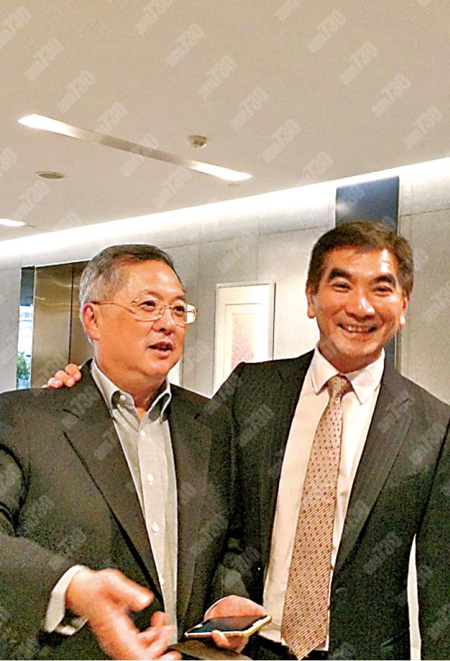 壽星佬Felix(右)昨日心情靚靚,旁為黨友張宇人。