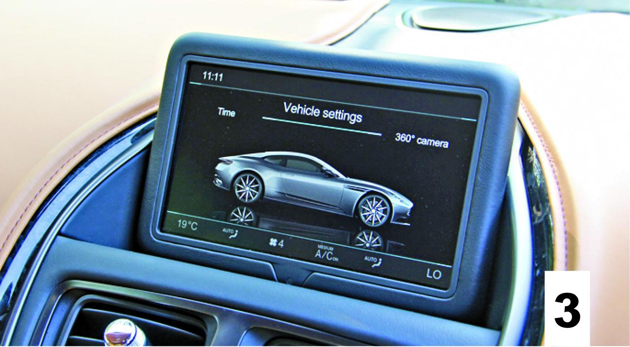 3 中控台8吋多功能顯示屏,可操作車內的電子設備。