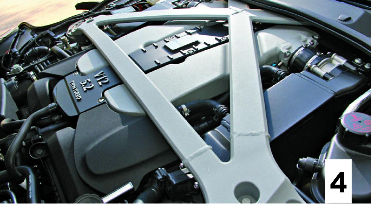 4 5.2公升V12 Twin Turbo引擎,可以輸出608匹最大馬力。