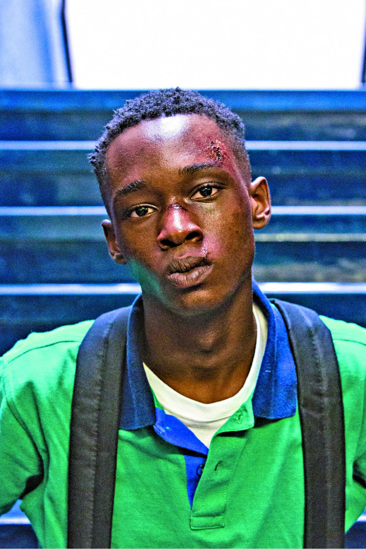 少年版舒朗由高中生桑德斯飾演。