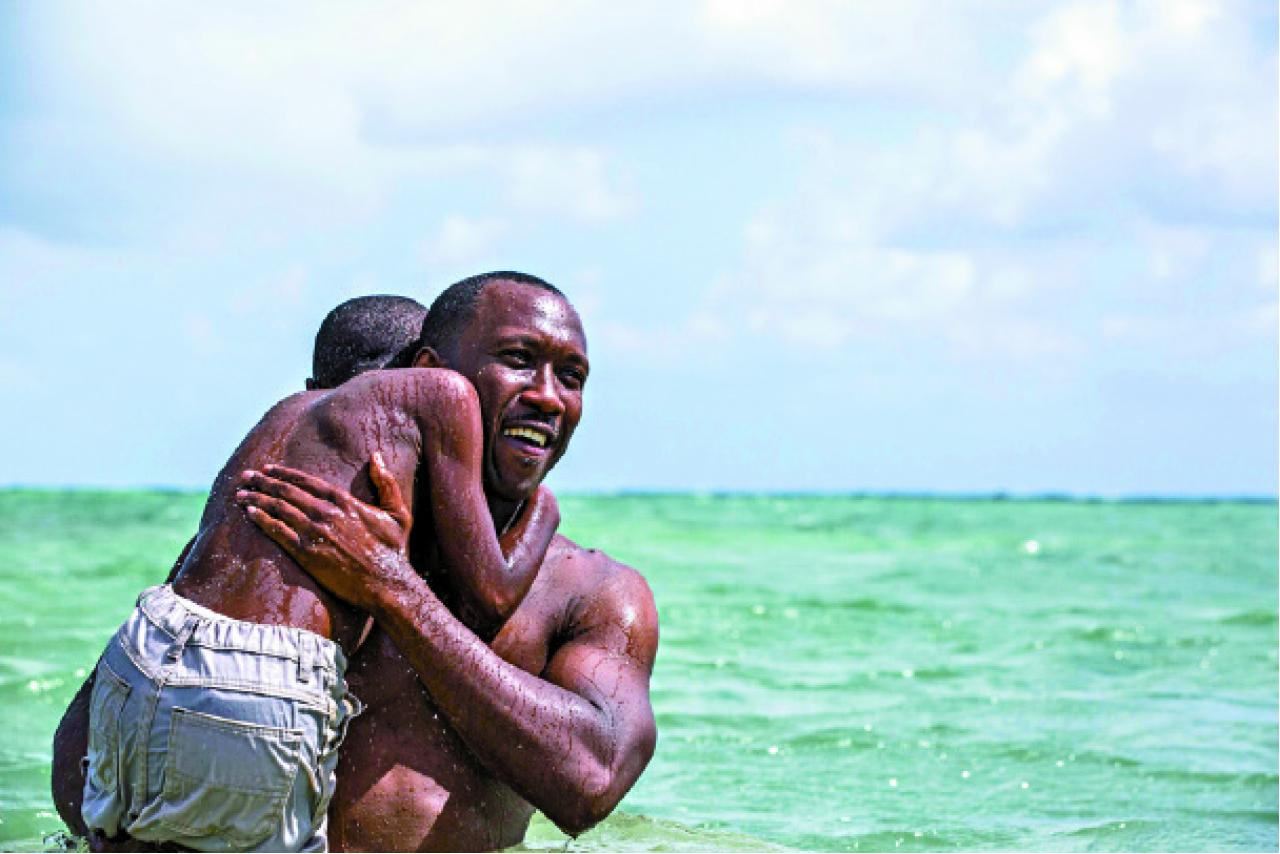 馬許沙拉艾利飾演「阿細」嘅人生導師,其中一幕佢教舒朗游水,據講佢哋假戲真做,馬許真係教緊希伯特游水。