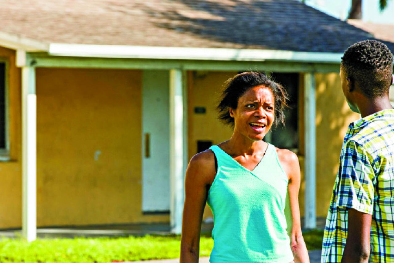 提名金像女配角嘅娜奧美夏莉絲出名好戲,今次飾演吸毒母親,同樣得心應手。