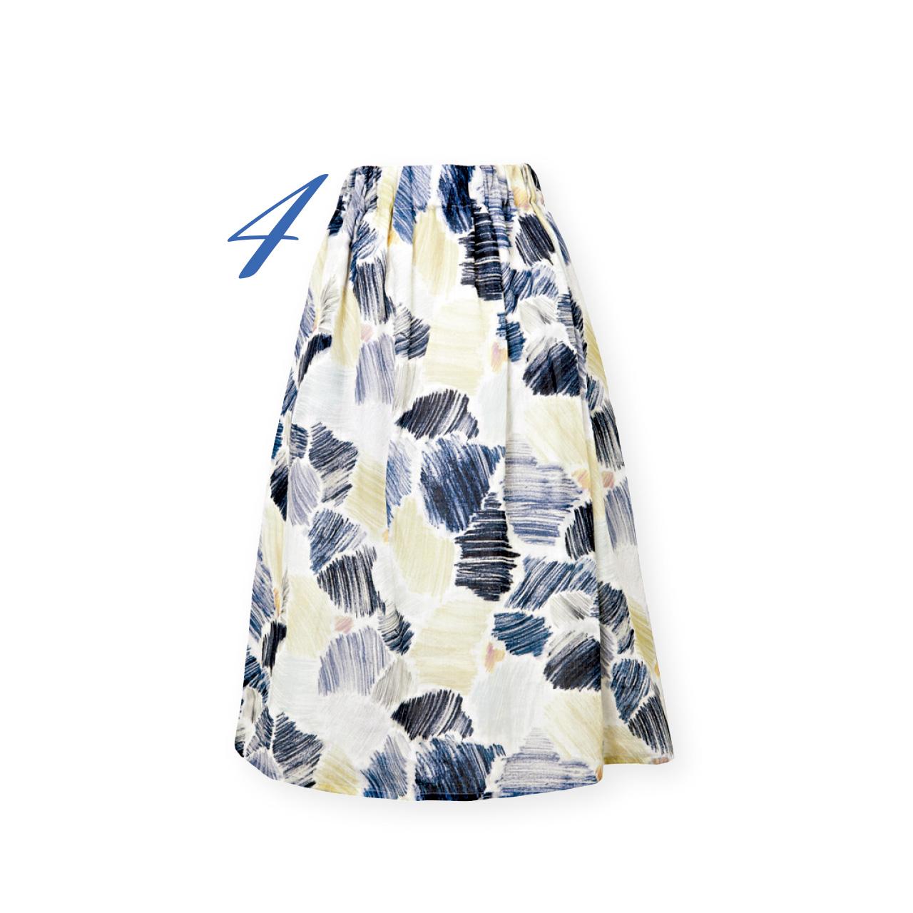 4. 像孩子的鉛筆畫的筆觸畫滿整條長裙,深淺的色澤打造輕鬆感覺,流露活潑自由的氣息。($2,295,SAMUJI Ramie from Cocktail)