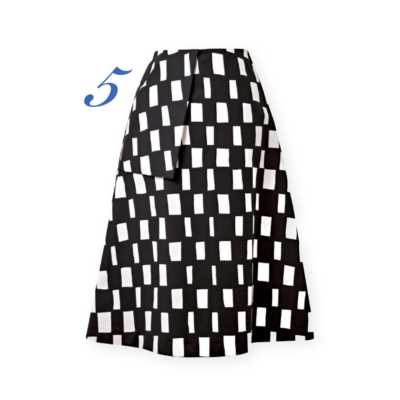 5. 黑白格子圖案帶出七十年代的懷舊味道,剪裁和大小不一的格子營造錯視立體感,更見特色。($2,495,MARIMEKKO)