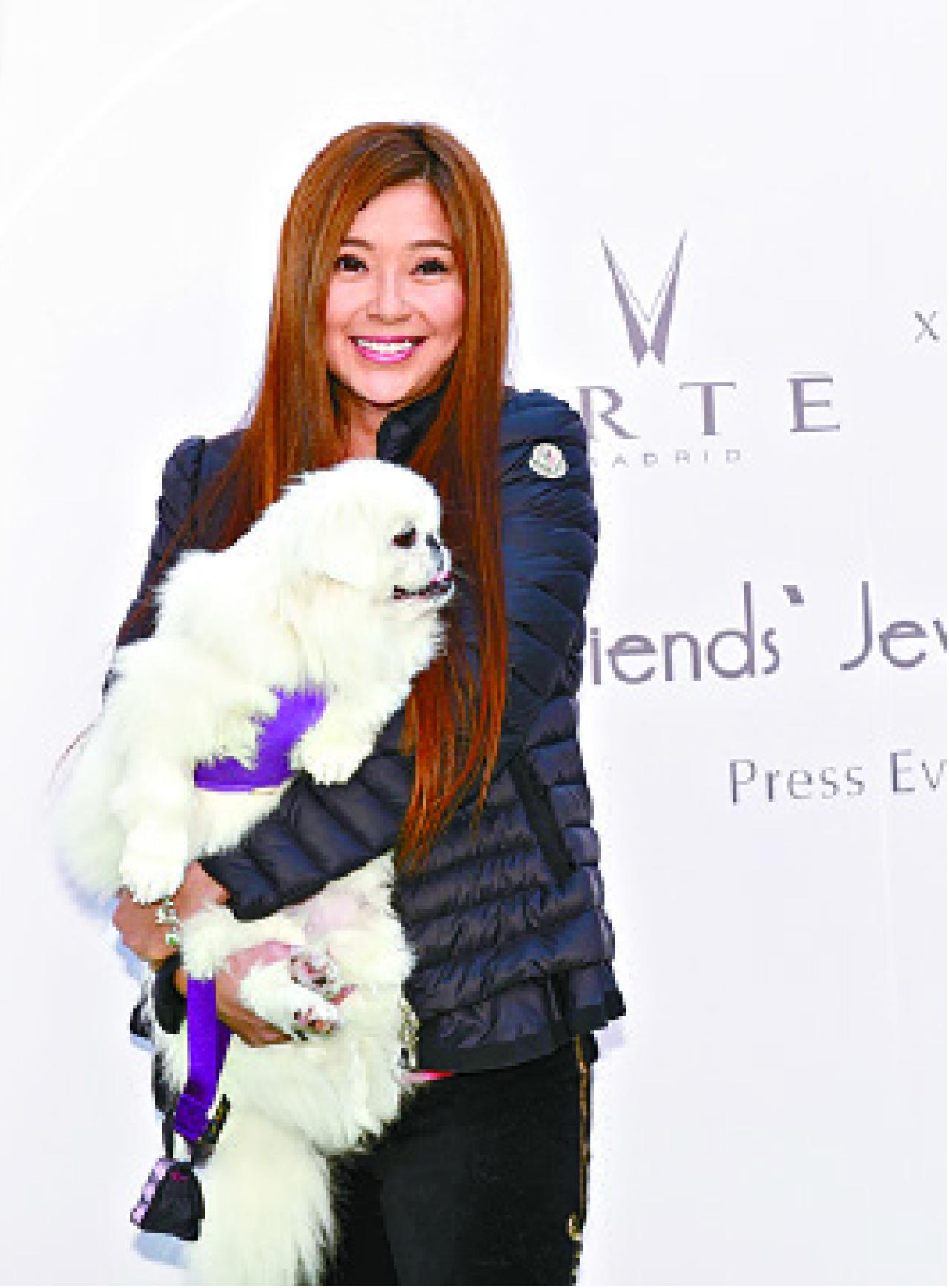 香港愛護動物協會會長傅明憲帶同愛犬出席活動。