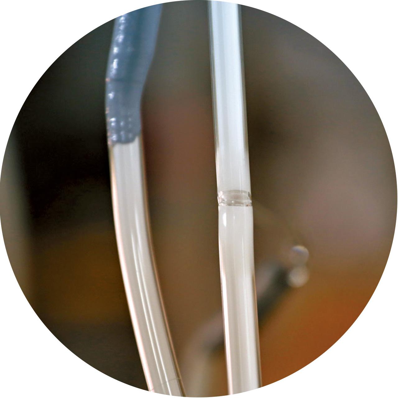 光管的接駁位用火槍焊接。