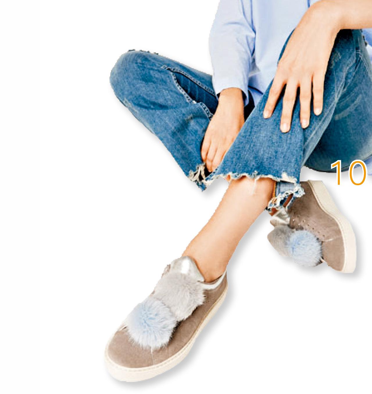 10+11.灰色絨球飾真皮運動鞋$499(d),絨球可換可拆,襯牛仔褲一流!另一裸色運動鞋$449(d),蝴蝶結飾鞋面,配以撞色溝紋橡膠鞋底,時尚實用兼備。