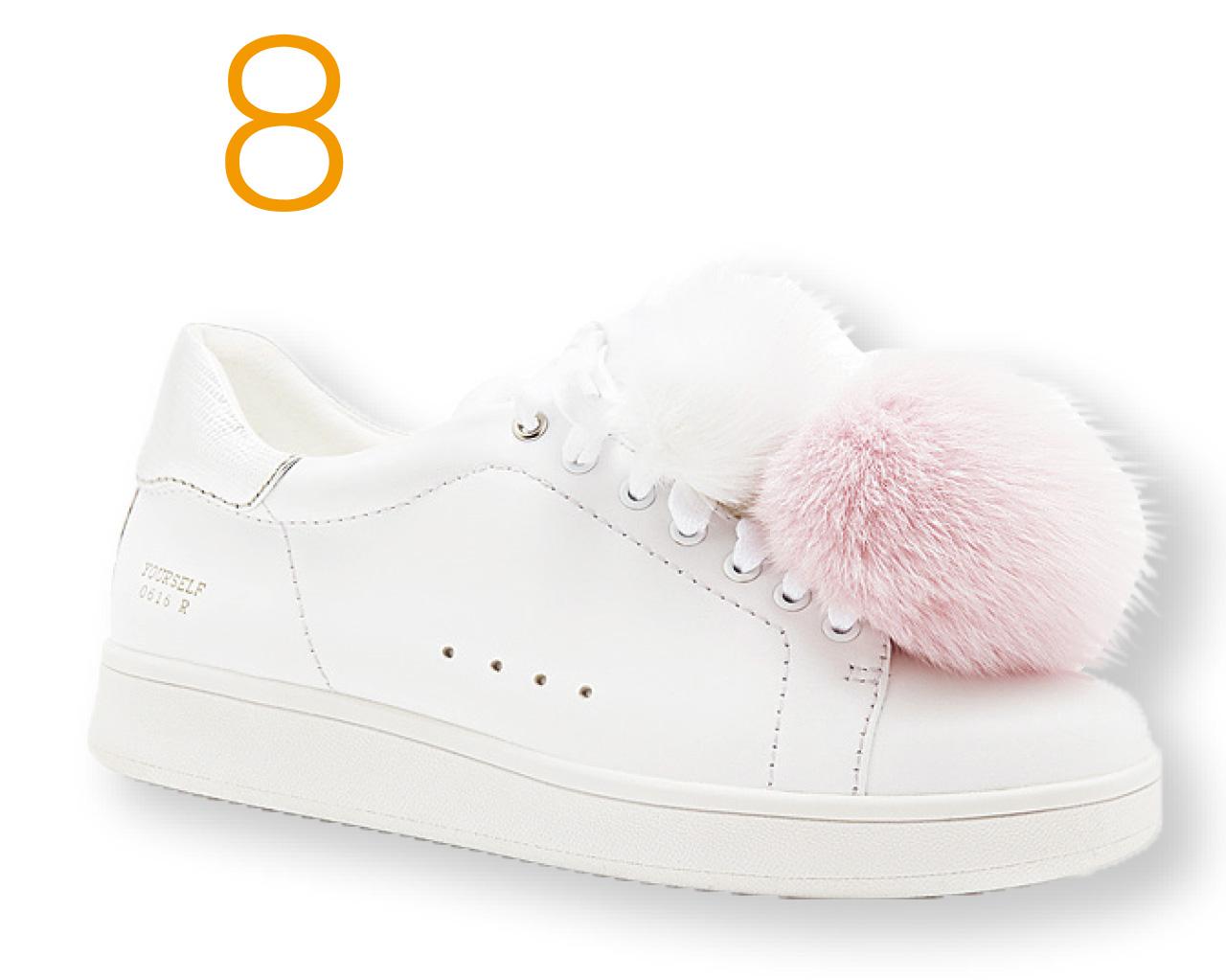 8+9."Barney"Pom Pom Leather Sneakers $1,350(f),粉紅+白色毛毛球可愛又搶眼;而Embroidered Sneakers $1,590,後面以紅色的刺繡花朵點綴,散發低調型格。