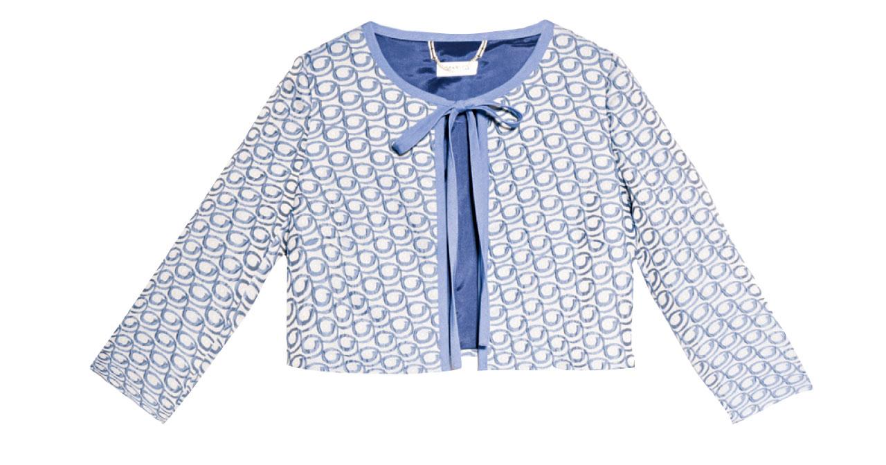 白底繡上粉藍圈圈圖案短身外套,配粉藍緞帶邊,帶來優雅大方的感覺,短身設計,方便配長褲或裙子,百搭易襯。($2,280,Max & Co.)