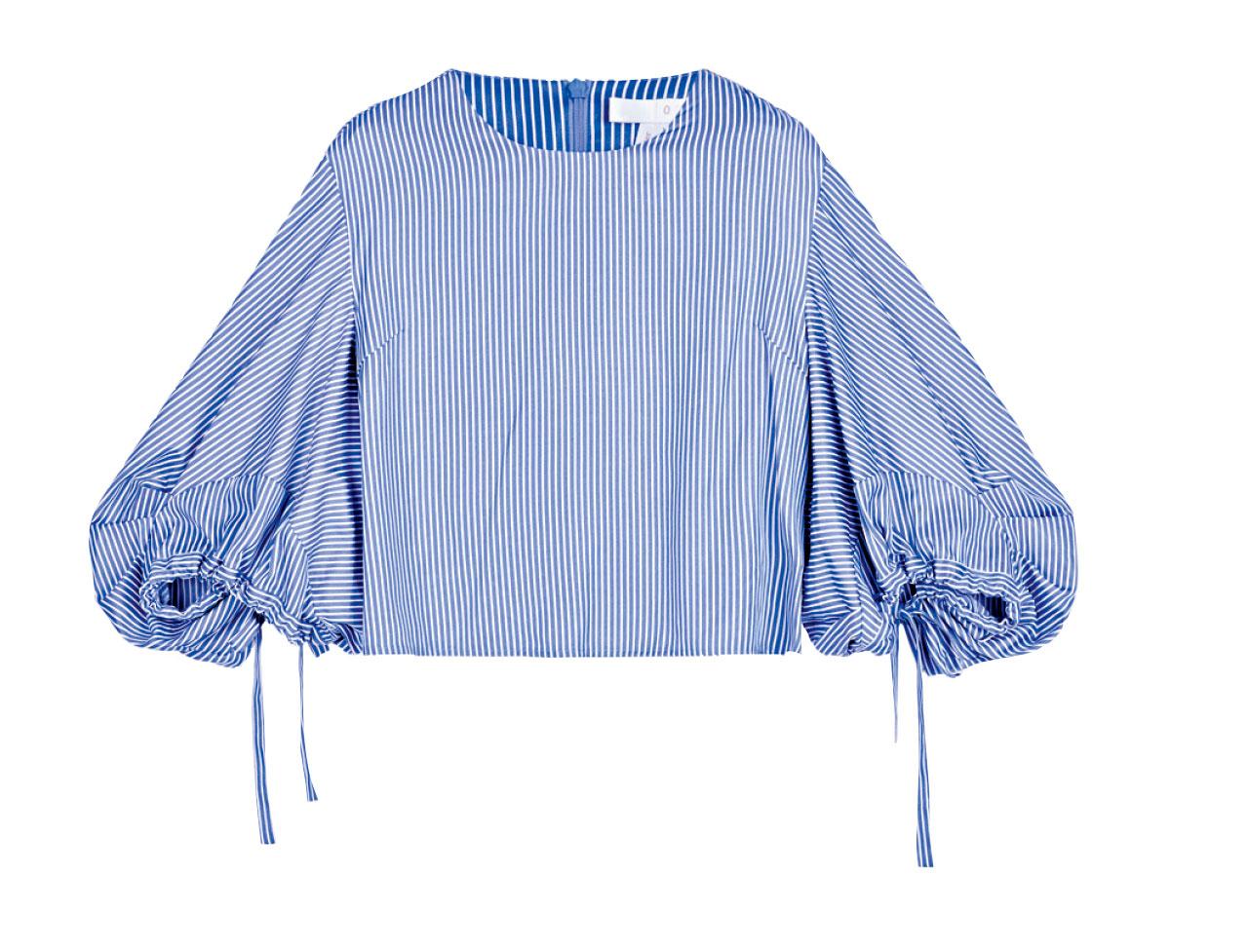 粉藍色條子闊袖上衣,營造出輕盈感,讓妳像天空的一片雲,隨風飄動。($799,Bread n Butter)