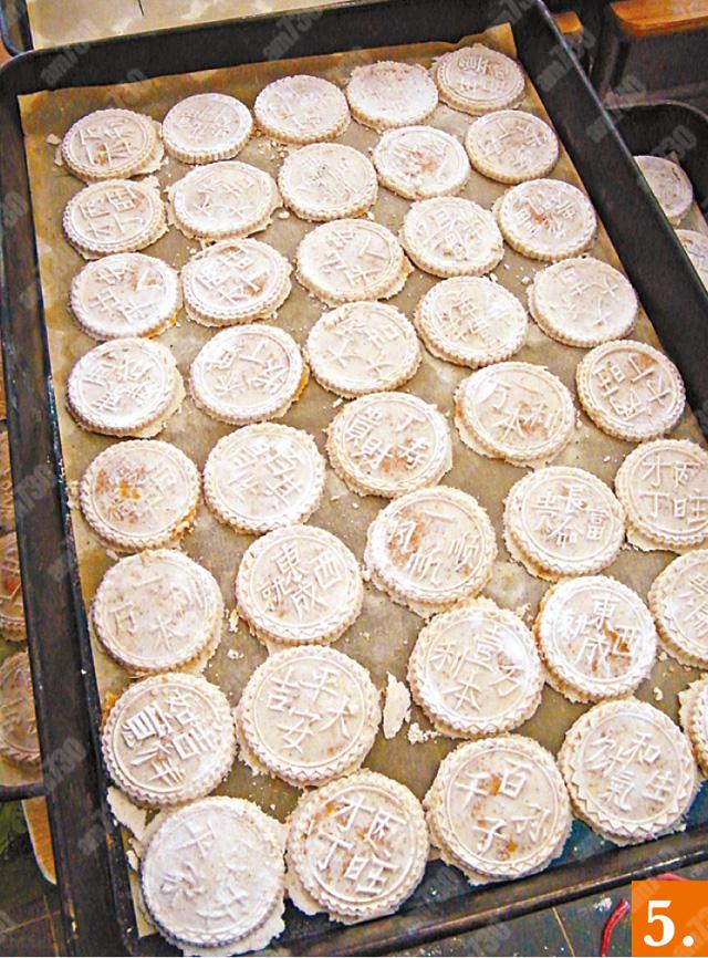 5.炒米餅的材料全是熟料,不焗也可食用,軟身,較黐口。