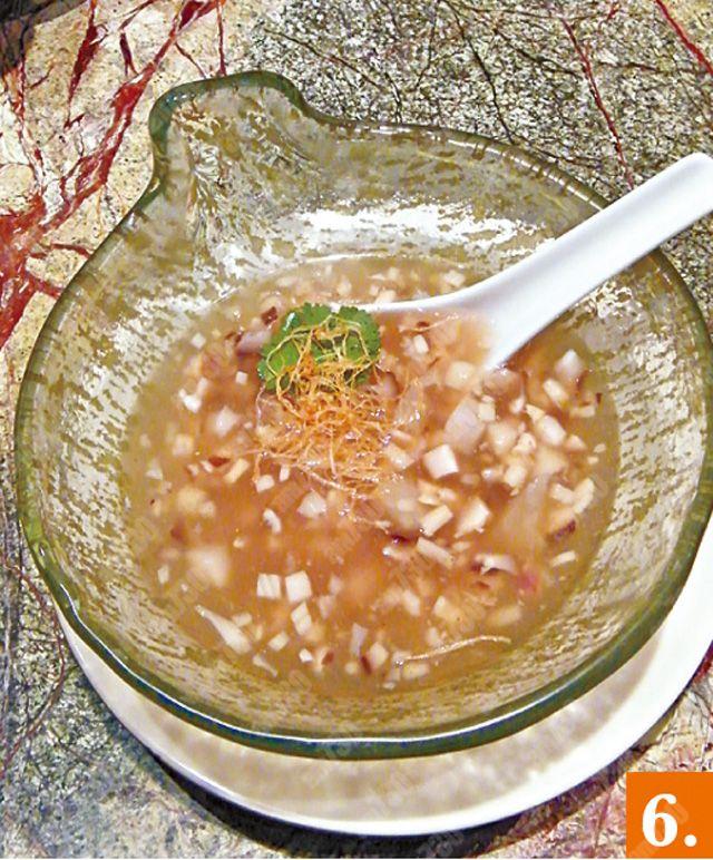 6.食前加少少薑絲,使「仿膳蹄筋羹」更添薑辣。