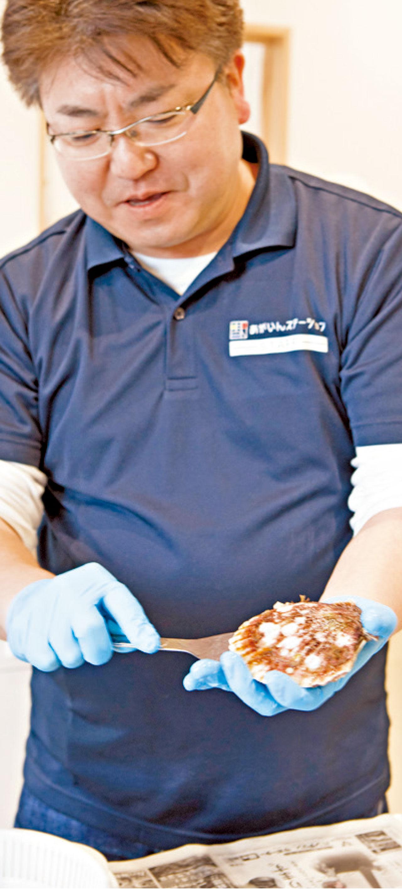 女川水產業體驗館的收費,大約每位2,000至2,500日圓,視乎帶子大小,並提供4、5隻帶子供參加者體驗及食用。