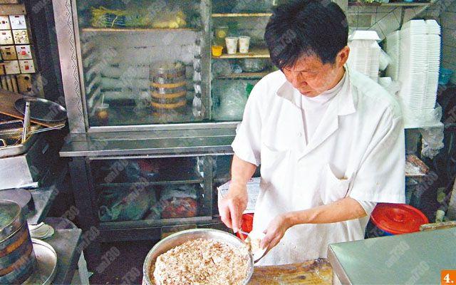 4. 師父誠心製作每隻小籠包。