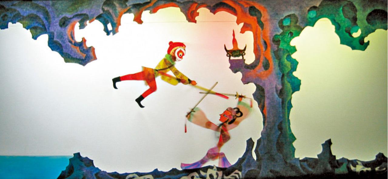 皮影戲的由來,多年來眾說紛紛,傳說漢武帝思念已逝的妃子李夫人,一名巫師為安慰他,於是按李夫人容貌,利用獸皮剪出其剪影,用燈光照射到布帳上。