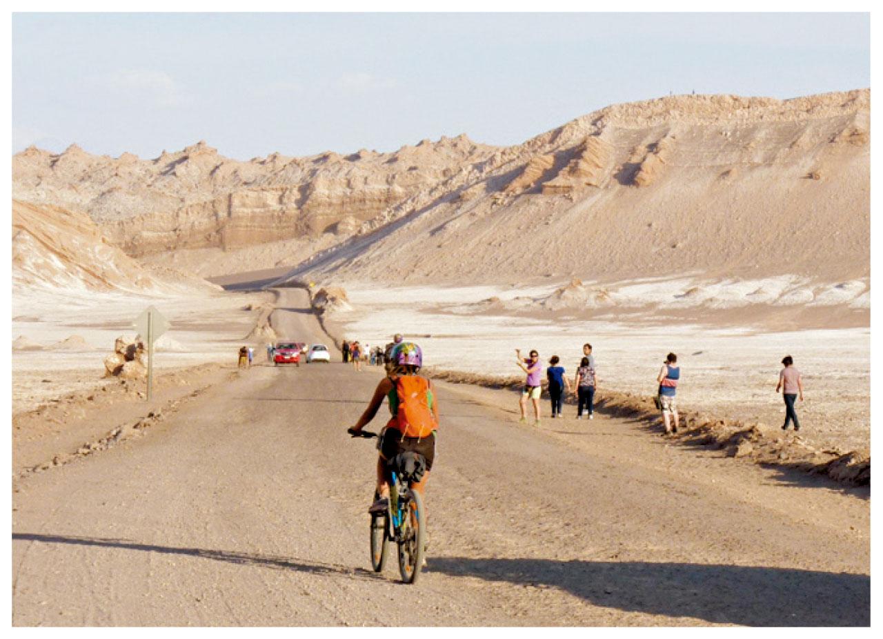 騎單車遊月亮谷,是挑戰耐力。