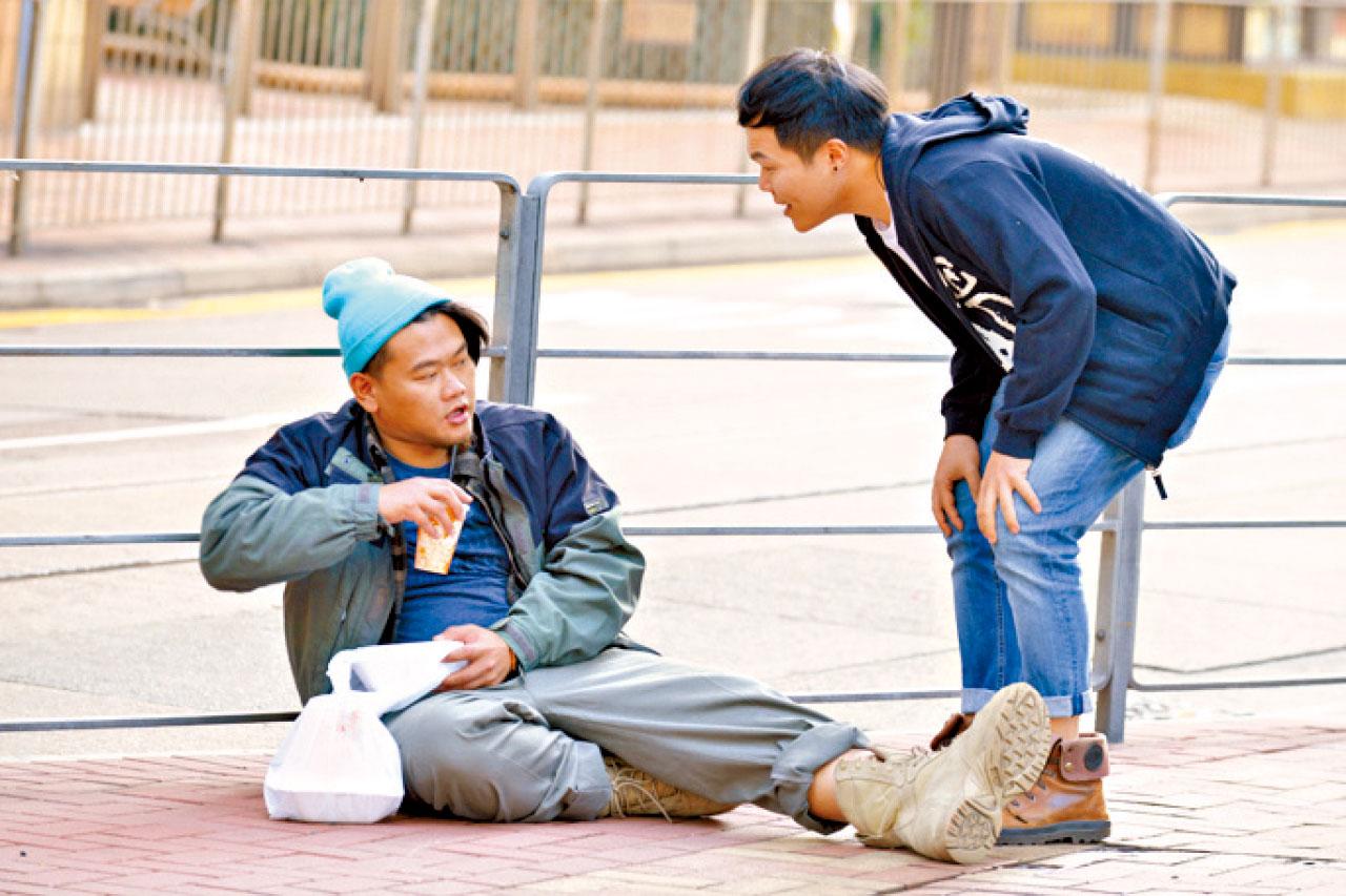 白只表示,他的角色最終放棄理想,依循母親之意,做外賣仔。