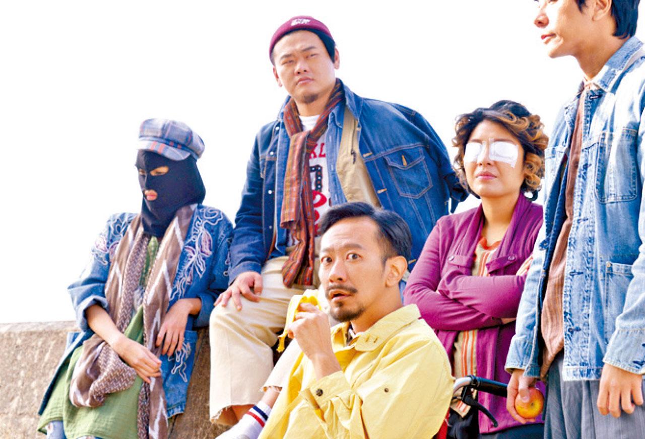 單看人物造型,已充滿荒誕喜感。