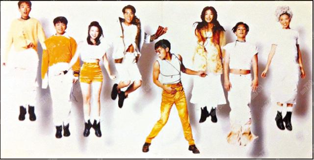 「乜乜Red Hot Hits」過戶到寶麗金後,華星自行整咗首合唱歌《愛情傻戀lalala》。