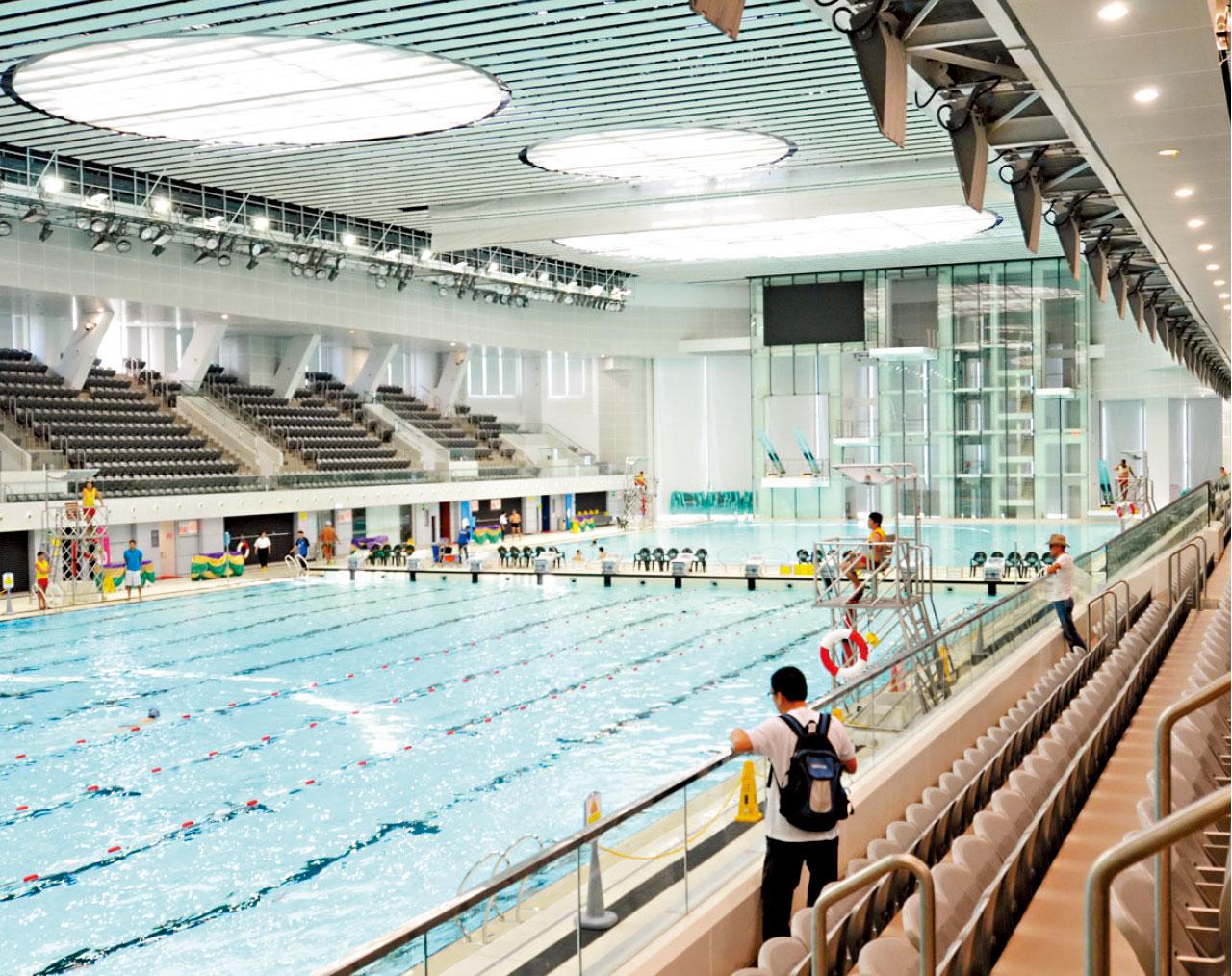 香港只有少數泳池會全年開放。