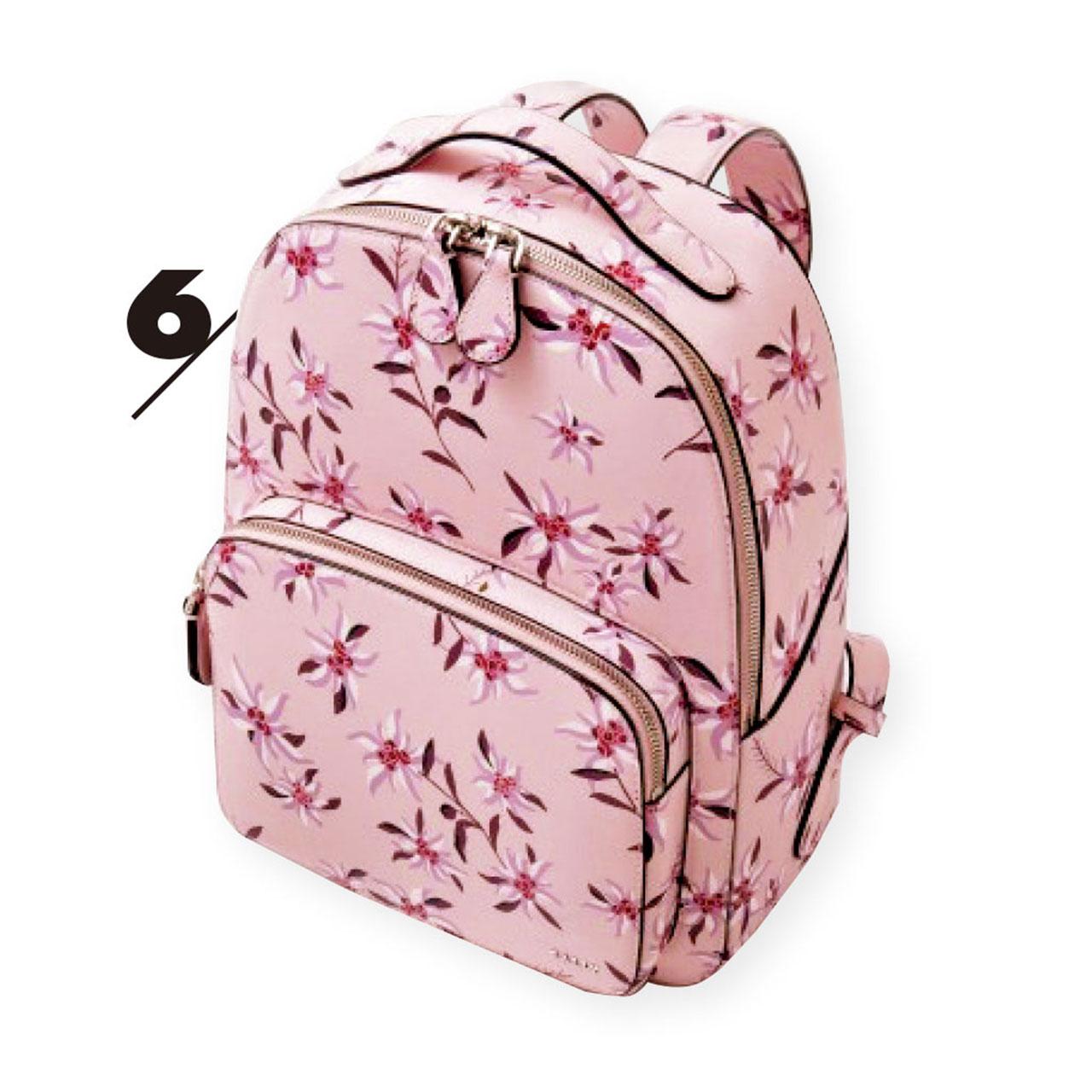 6. 淡粉紅色花花圖案背囊,在都會中的你一樣可以散發田園少女的味道。($7,390,Bally)