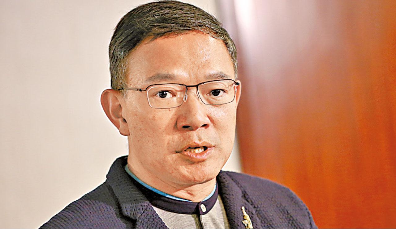 謝偉俊將研究是否公開調查會議。(陳奕釗攝)