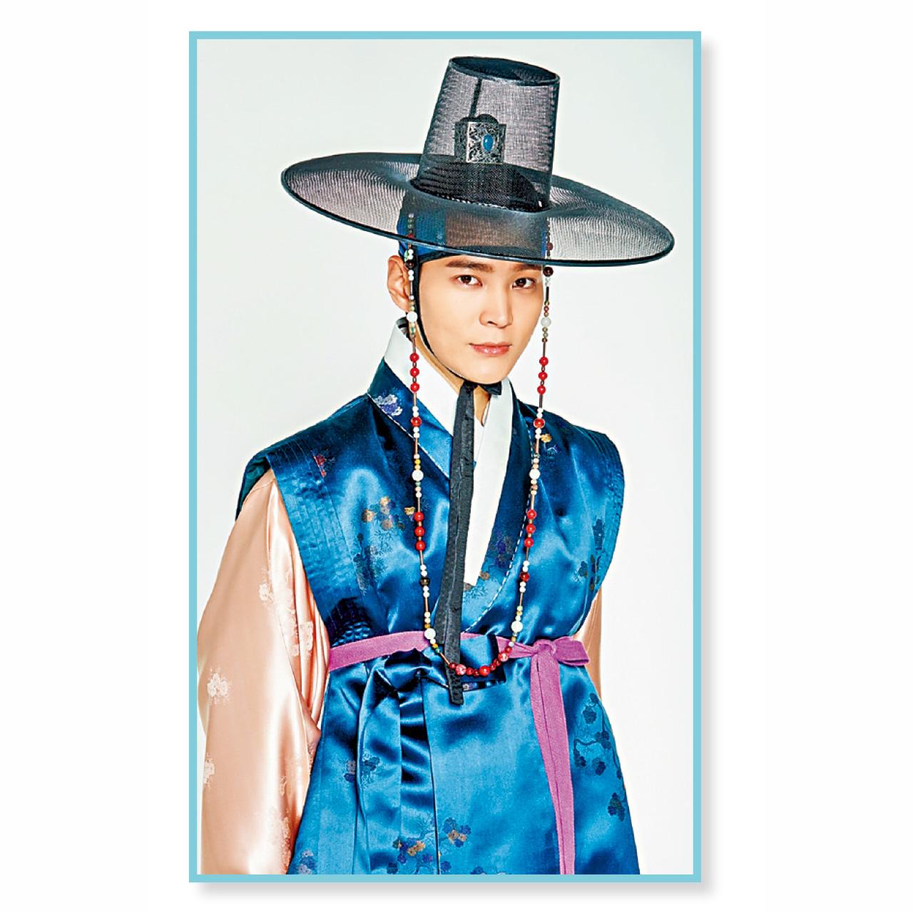 周元在劇中也有不少動作場面,是一名文武全才。