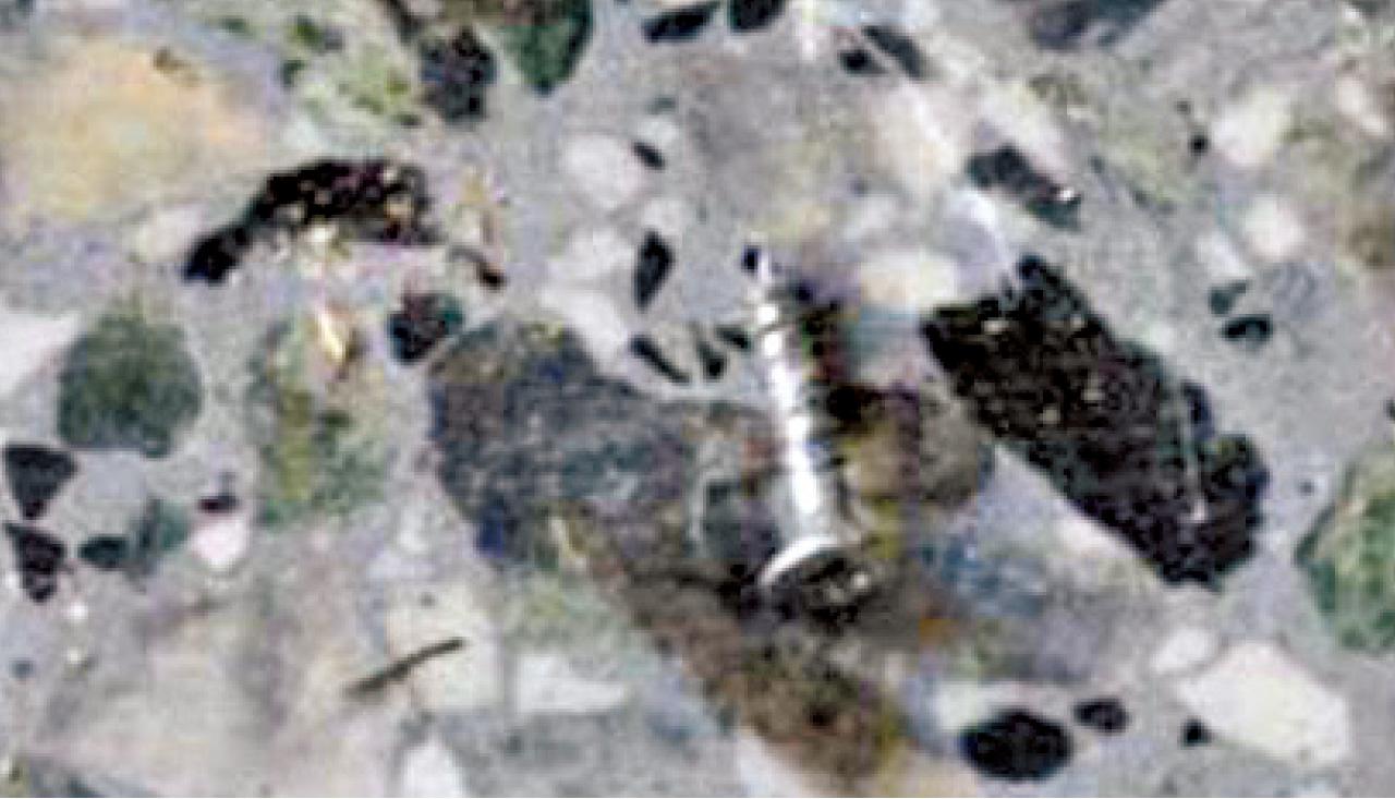 裝在炸彈內的螺絲釘。