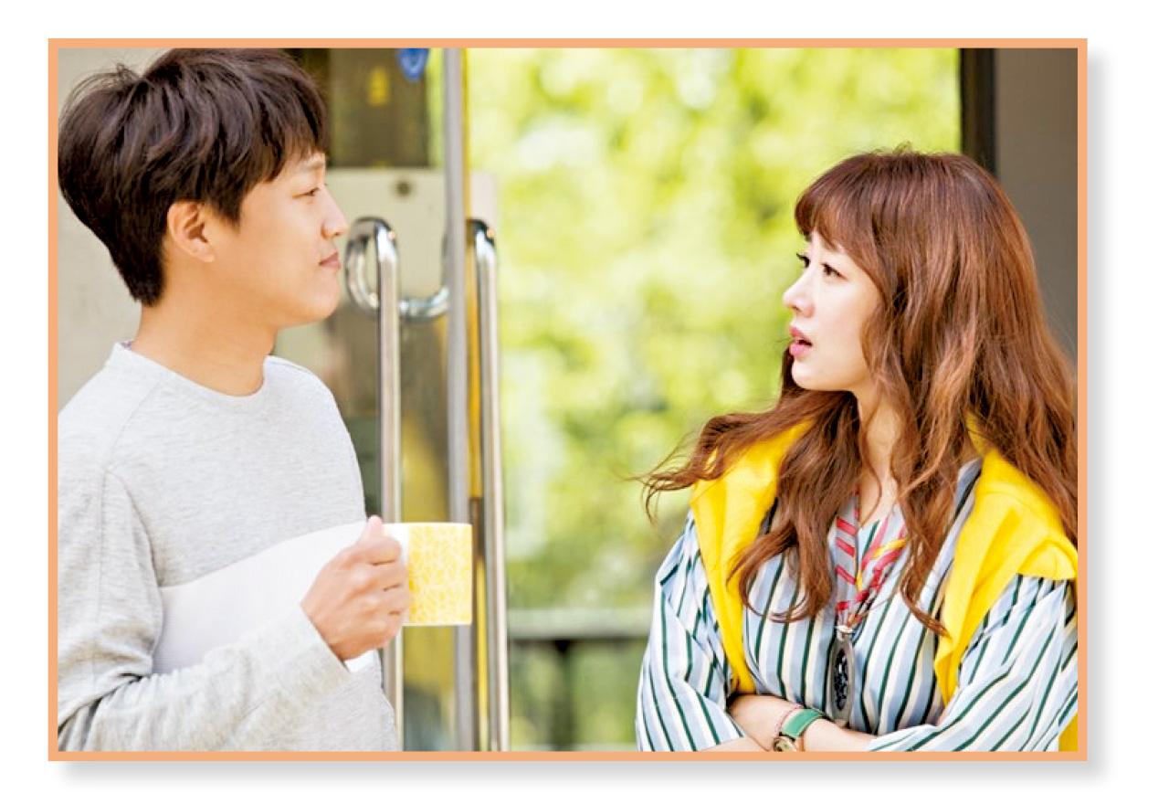 李光宰(車太鉉 飾)與過氣玉女歌手洪寶熙(尹孫河 飾)年輕時的一幕。