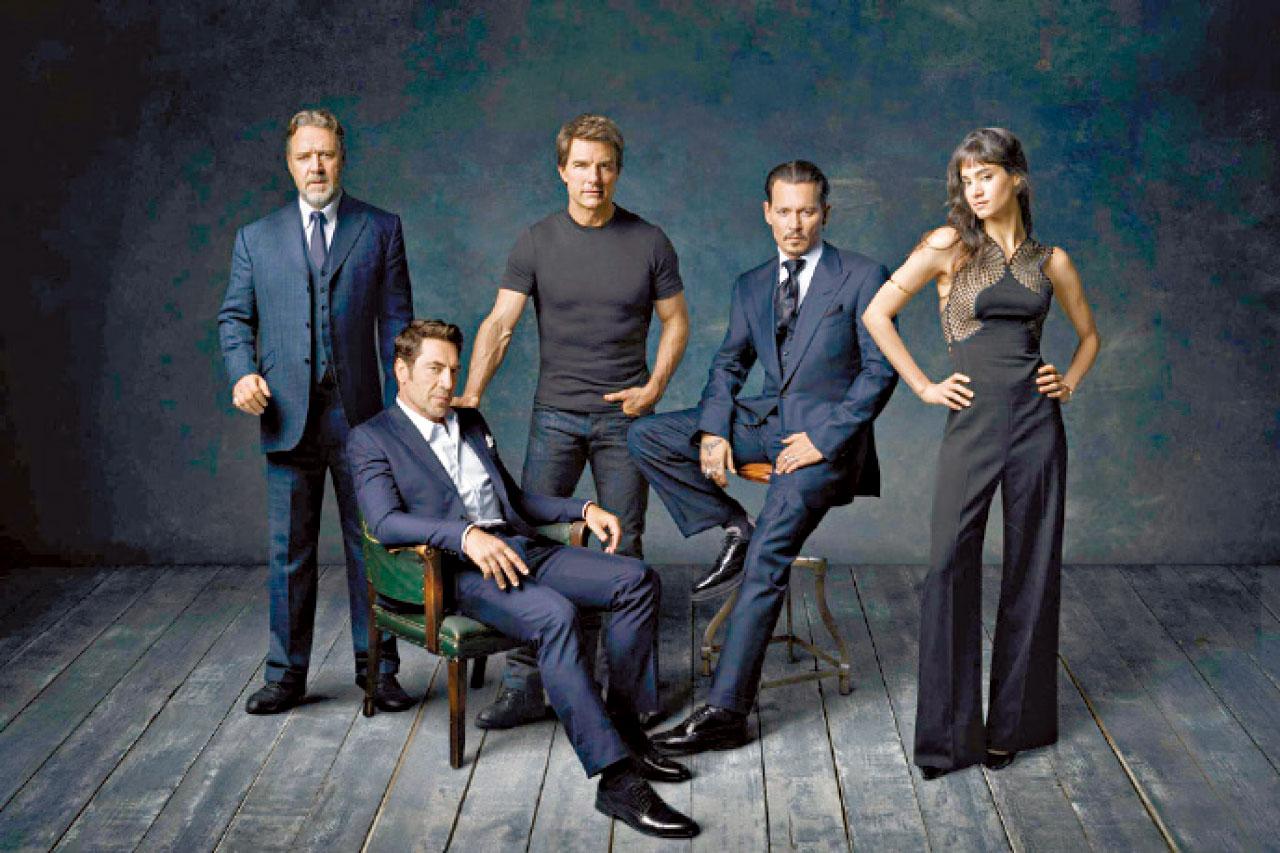 環球早前除了公布Dark Universe系列詳情外,亦發布相關卡士照片,包括(左起)羅素高爾、積維爾巴頓、湯告魯斯、尊尼特普及蘇菲亞寶堤拉。