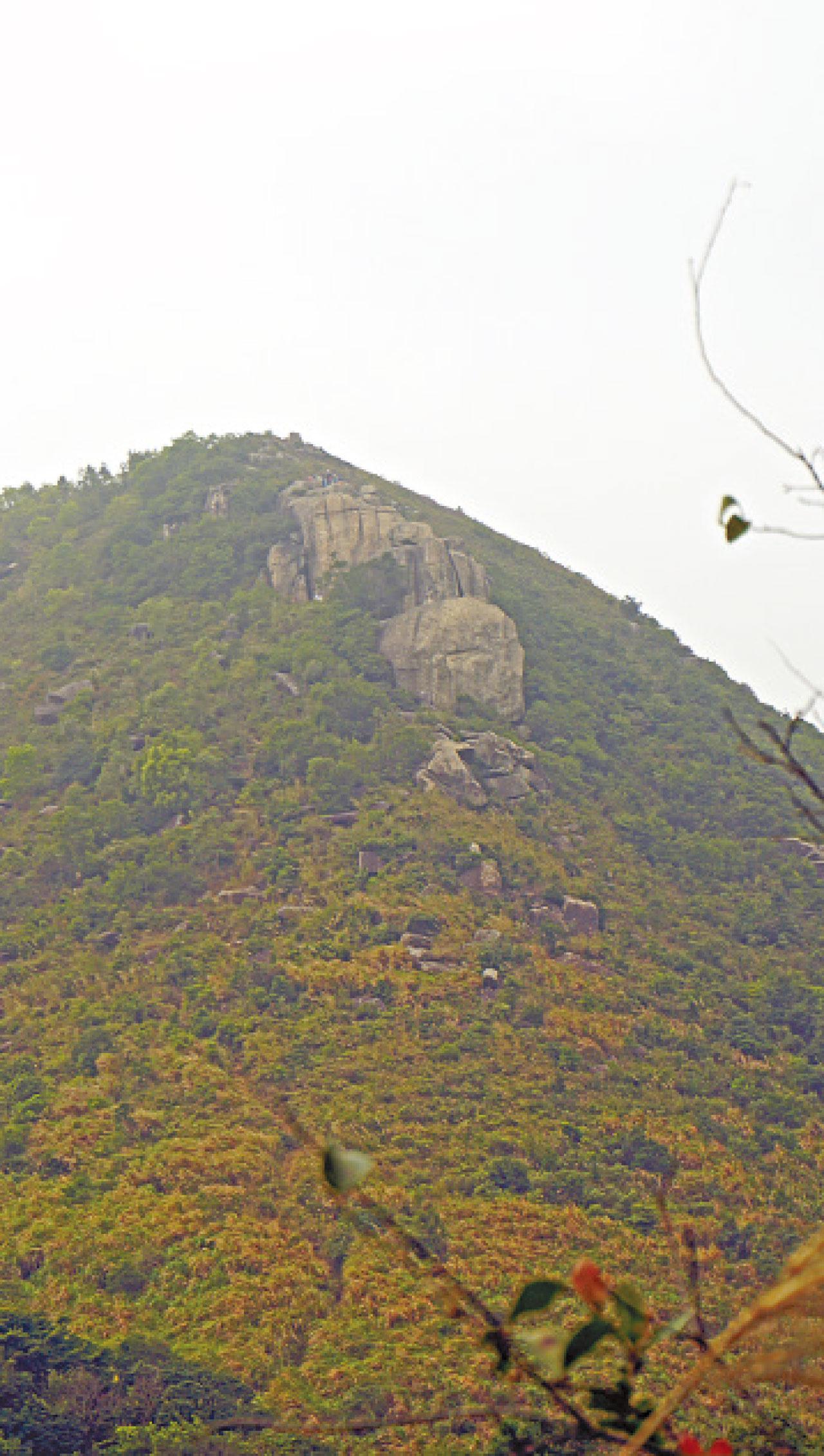 女婆山上的巨石陣。