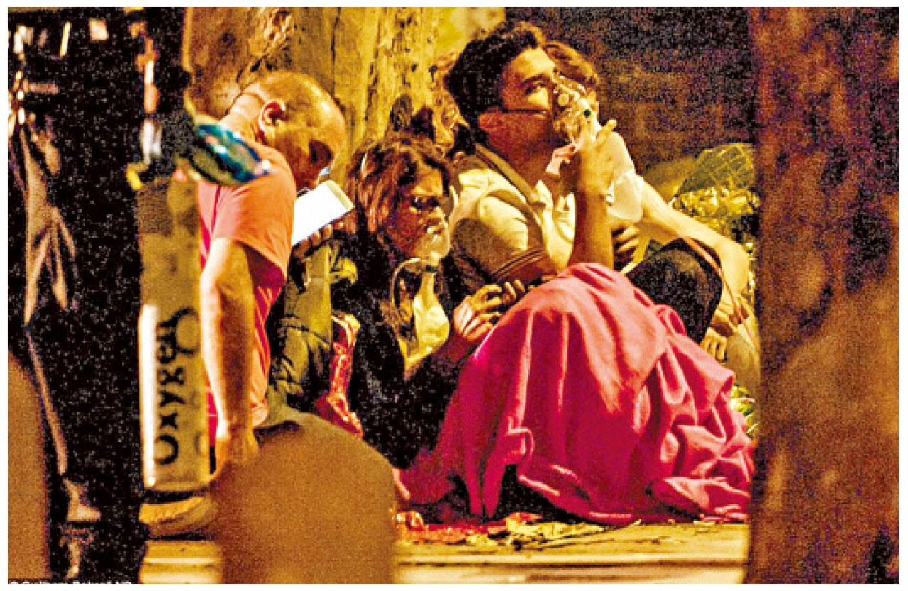 獲救居民需靠氧氣罩呼吸。