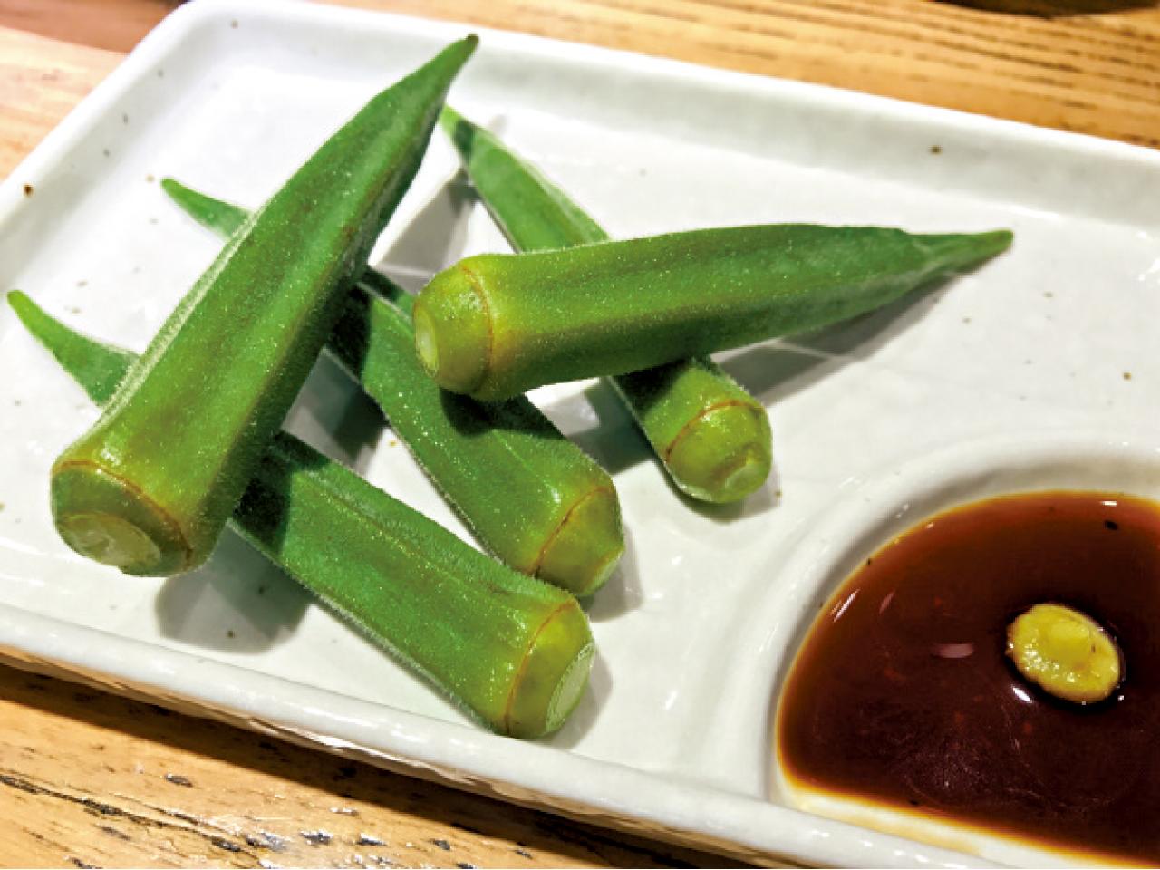 凍秋葵,很多人以為山葵和醬油只配刺身,但其實配凍秋葵一樣絕配。