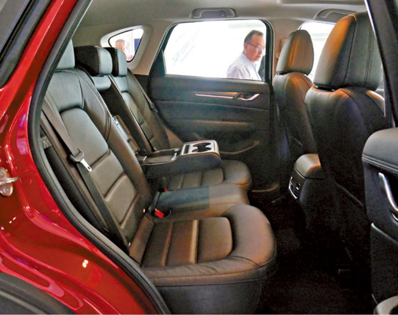 後座空間與上代相若,都屬於寬敞一類。