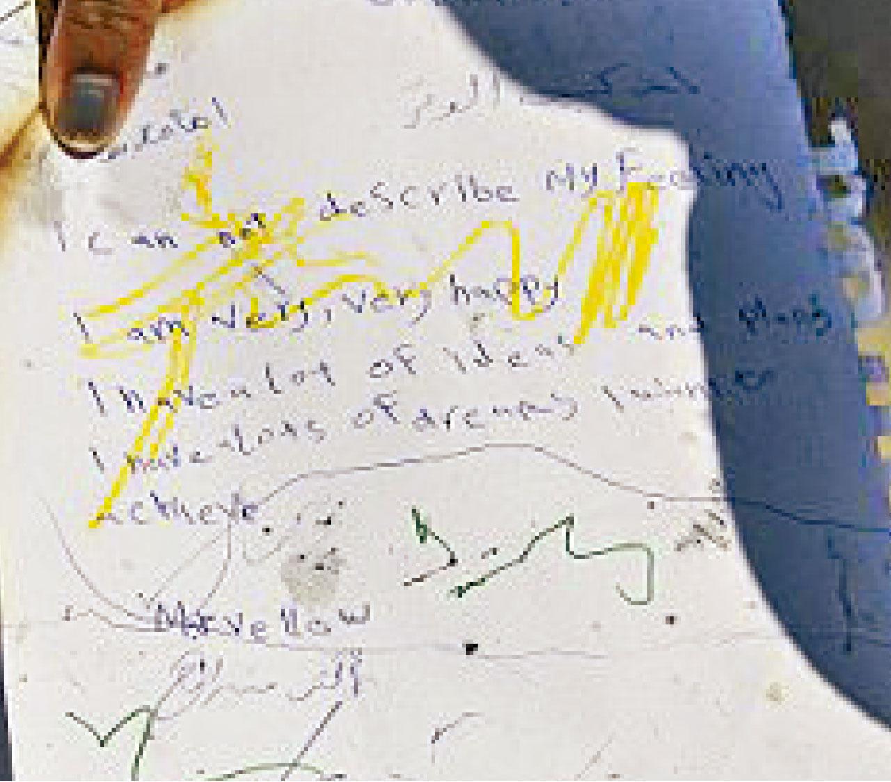 現場所撿燒毀紙張,一名小童寫道他非常開心,豈料發生慘劇。