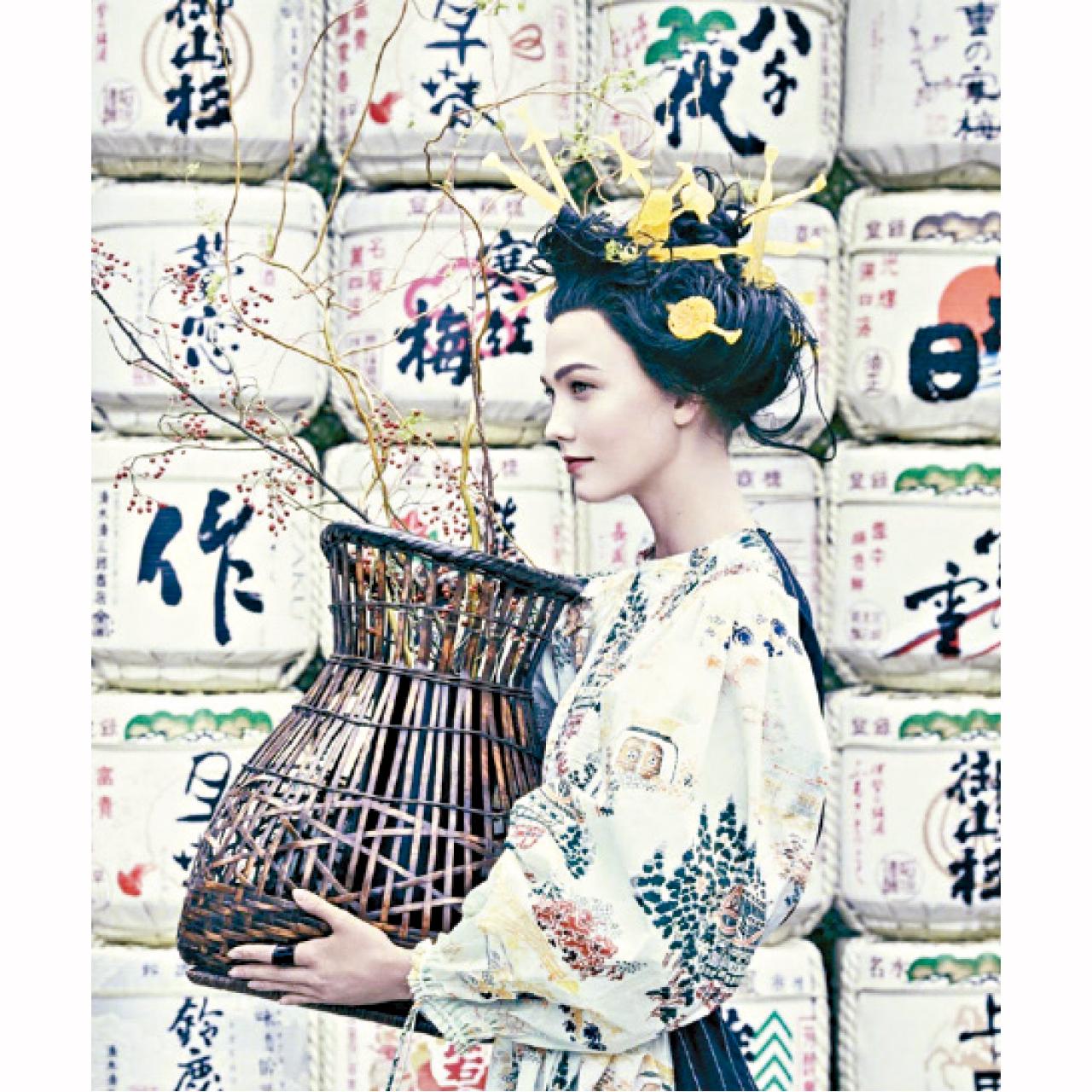 Karlie Kloss於3月號美版《Vogue》的藝伎造型照。