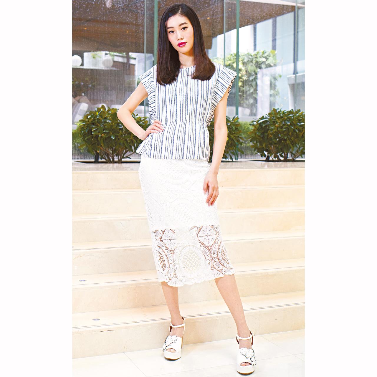 藍白色條子束腰top $980(B)
白色喱士skirt $980(B)