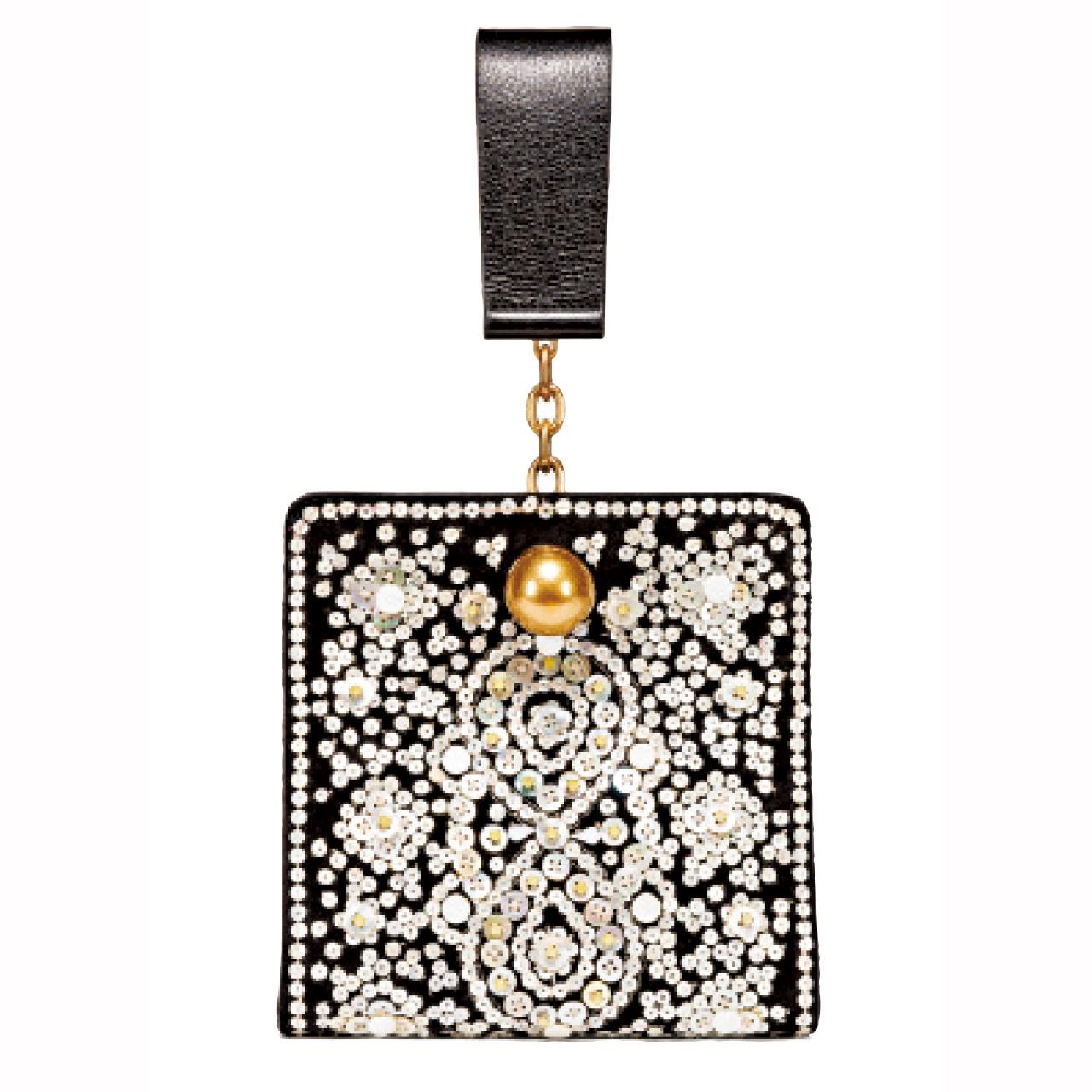 眩目華麗的小手袋。