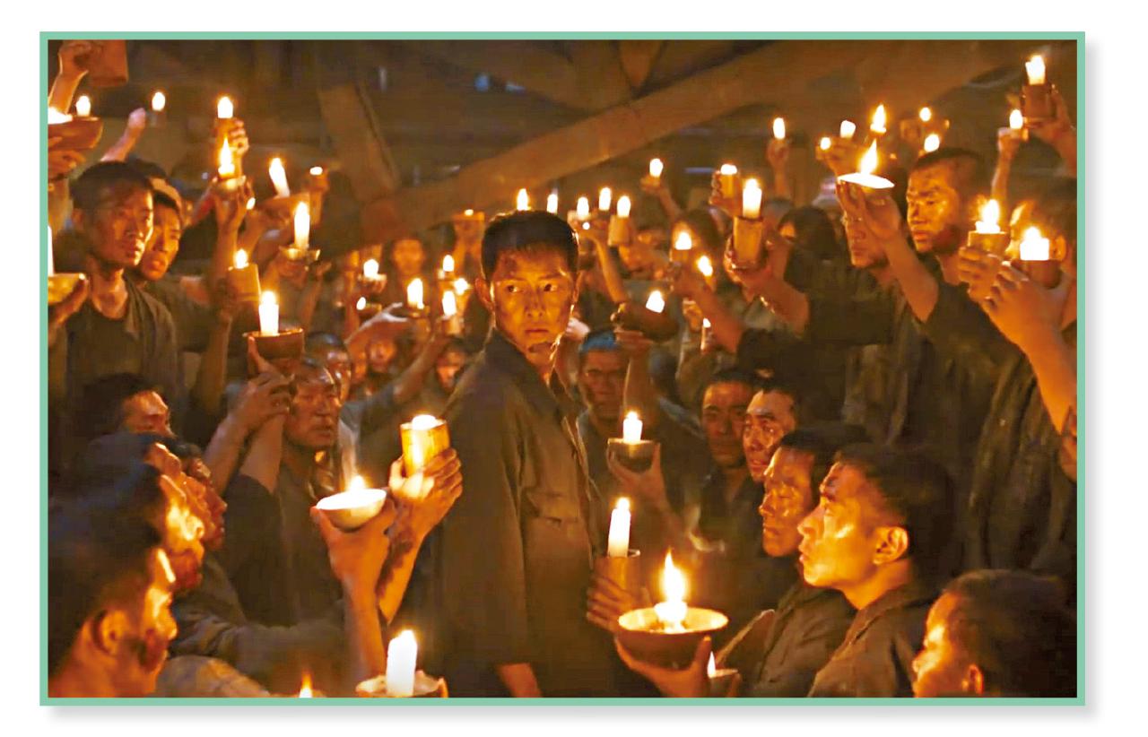 獨立軍人領袖朴武英(宋仲基 飾)潛入軍艦島拯救眾人。