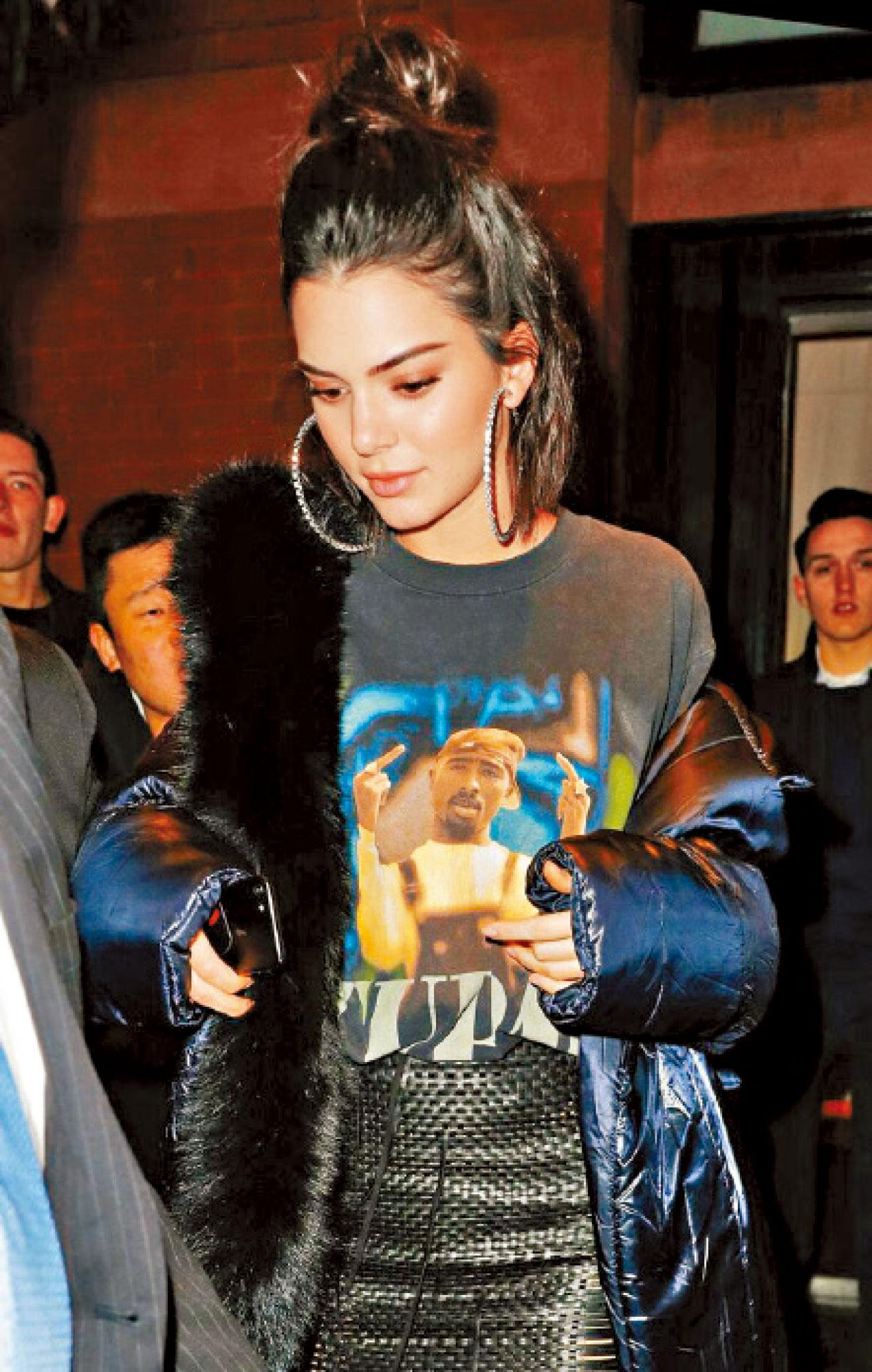 Kendall Jenner成日著band tee,也表明自己熱愛音樂。