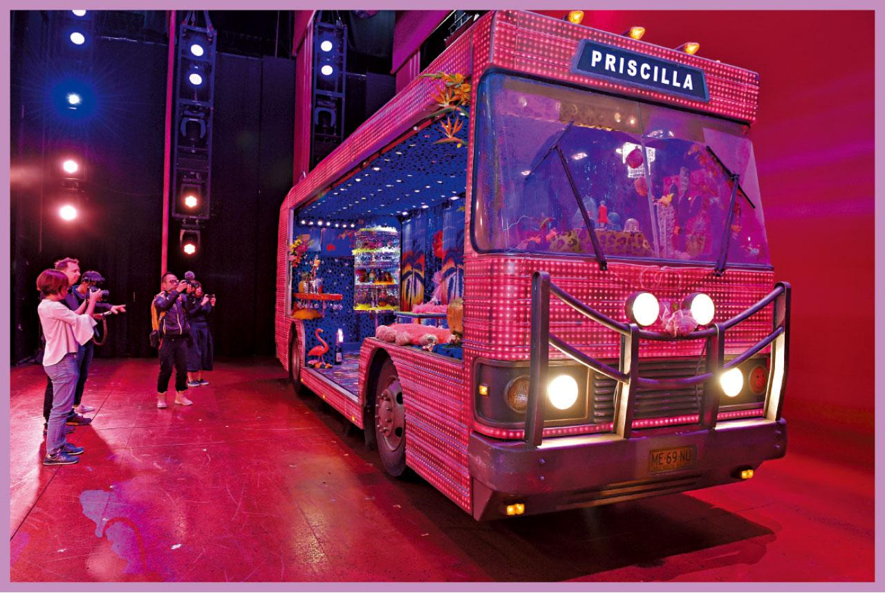 名為Priscilla的巴士,是劇中最重要的布景。